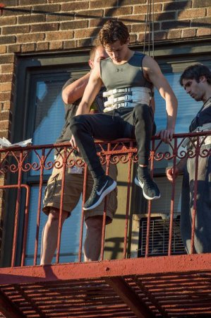 Том Холланд на съёмках фильма Человек-паук (2017)