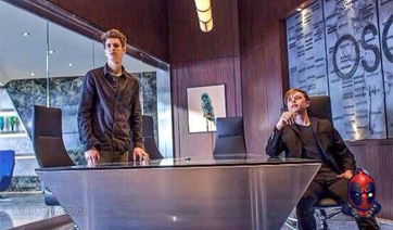Фото с Питером и Гарри в офисе "Новый Человек Паук 2"