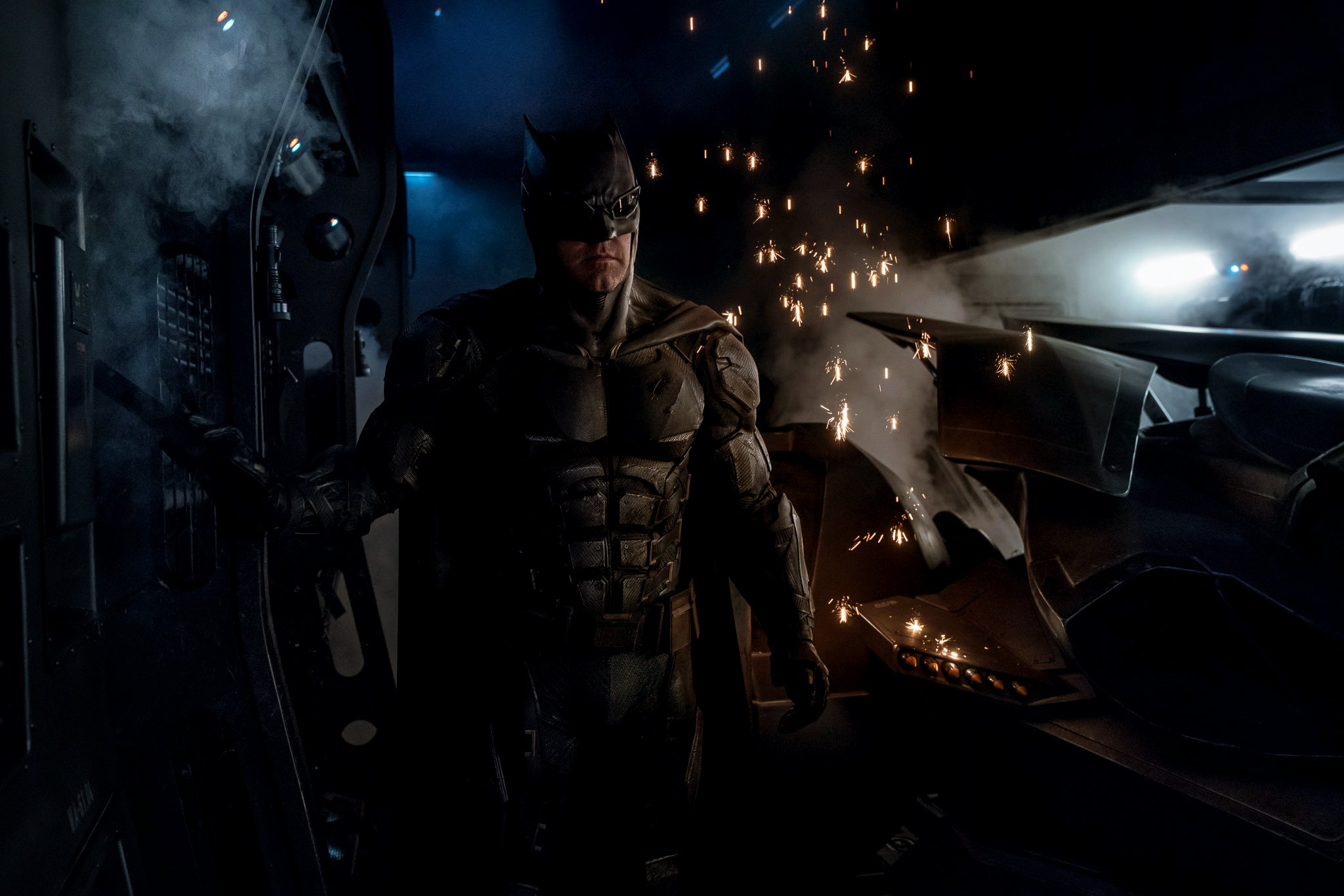 Лига Справедливости Бэтмен в новом костюме
