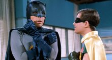 Бэтмен в сериале «Бэтмен» выходящий в период с 1966 по 1968 год. Роль персонажа исполнил актёр Адам Вест.